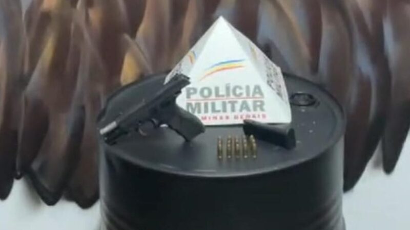 Rapaz de 19 anos consegue fugir da PM, mas deixa para trás uma pistola e munições