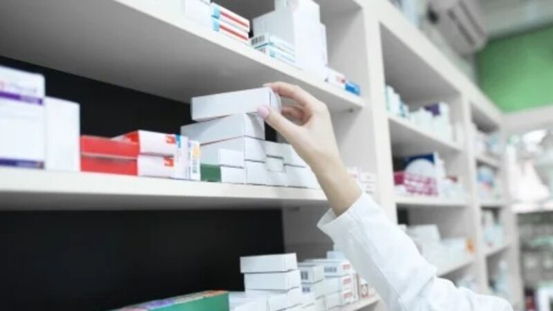Farmácia é condenada a pagar R$ 15 mil para cliente viciada em medicamento vendido sem prescrição médica
