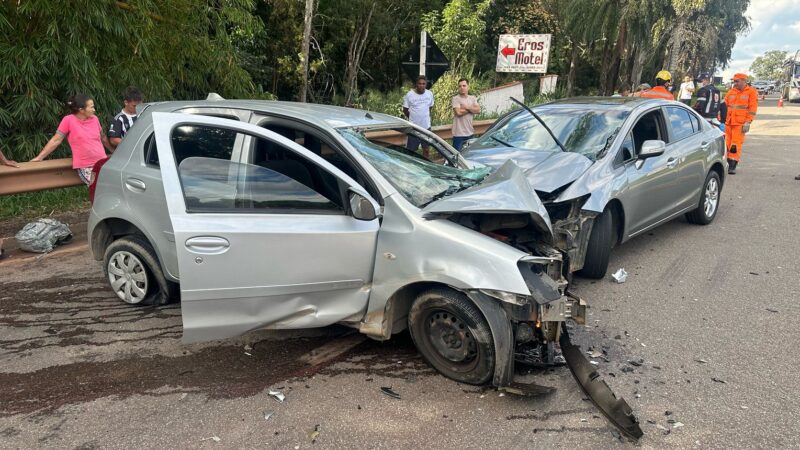 Com sinais de embriaguez, motorista faz conversão proibida na MG 050 e atinge outro veículo