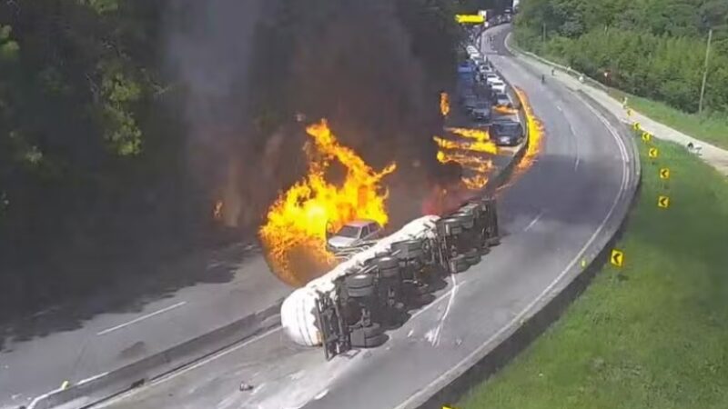 Vídeo: carreta com etanol tomba, explode e incêndio destrói 21 carros  e três carretas