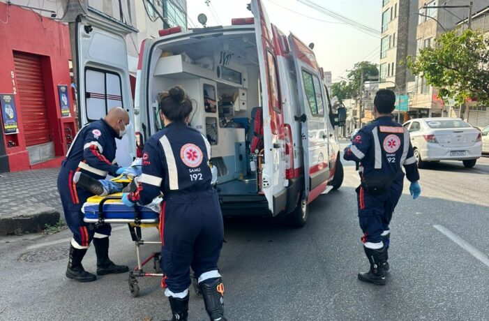 Amigos se agridem com faca depois de passarem a noite no uso de drogas, segundo a PM