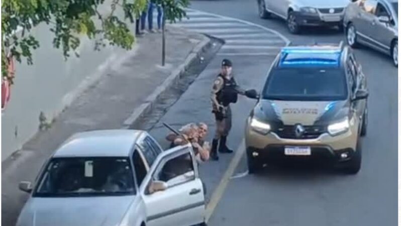 Internet reage de forma negativa à forma de contenção da PM a um idoso