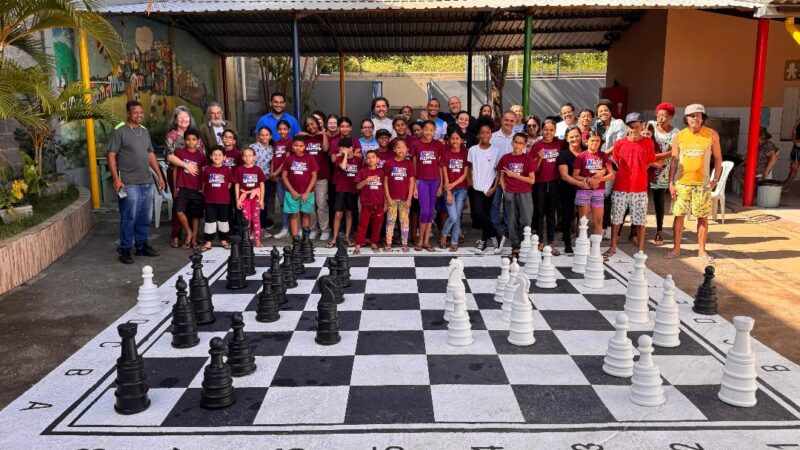 Tabuleiro de xadrez gigante é inaugurado no NAC Curumim, no bairro Novo Horizonte