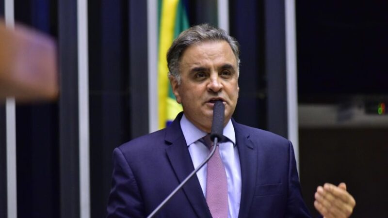 Deputado Aécio Neves diz, em nota à imprensa, que Zema dilapida o patrimônio de Minas Gerais