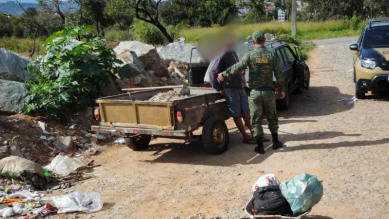 Flagrado em descarte irregular no Parque Sindimei homem vai pagar multa de R$ 30 mil
