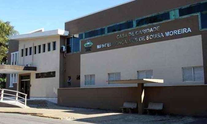 Médicos paralisam atendimento no Hospital Manoel Gonçalves por atraso nos salários