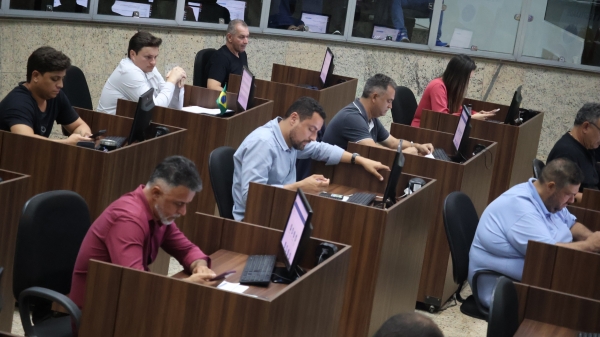Câmara de Itaúna aprova leis de combate à pichação, ampliar atuação de oficineiros e apoio a entidades sociais