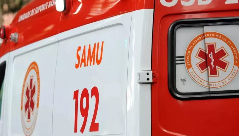 Motociclista fica ferido em colisão com carreta no bairro Santa Mônica