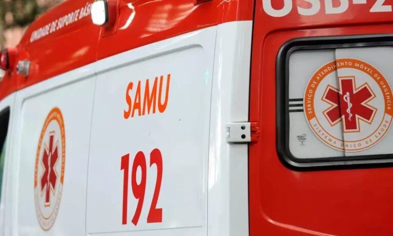 Motociclista fica ferido em colisão com carreta no bairro Santa Mônica