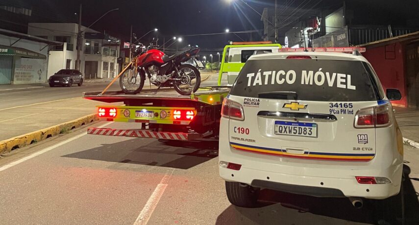Polícia Militar prende motociclista praticando manobras perigosas, o “grau”