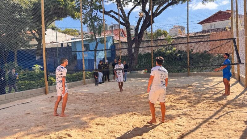 Poliesportivo JK ganha nova quadra de areia para prática de diversos esportes
