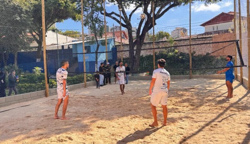 Poliesportivo JK ganha nova quadra de areia para prática de diversos esportes