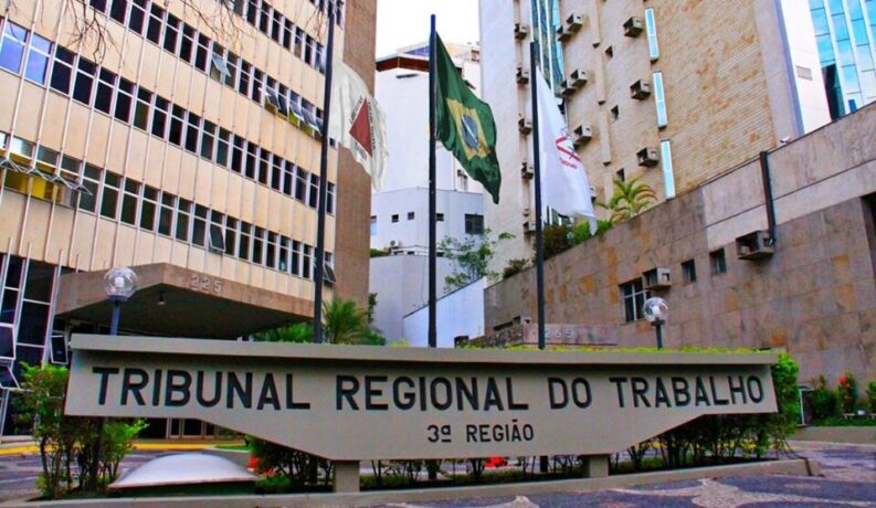 Justiça condena supermercado a indenizar trabalhadora trans que descarregava  cargas pesadas