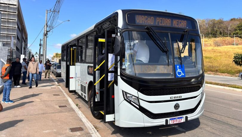 Vídeo: Pedra Negra apresenta o modelo dos novos ônibus da sua frota