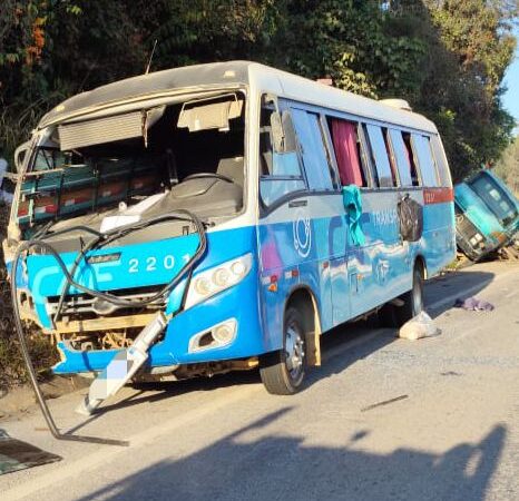 Homem morre em acidente entre moto, caminhão e micro-ônibus em São Sebastião do Oeste