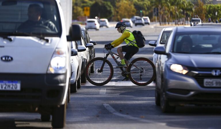 É falso que ciclistas pagarão IPVA. Planalto desmente boato de vídeo que circula na internet