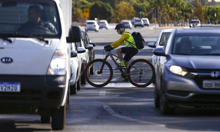 É falso que ciclistas pagarão IPVA. Planalto desmente boato de vídeo que circula na internet