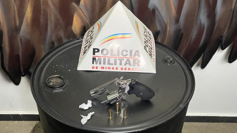 Motorista armado e passageiro com drogas são presos na MG-431, em Itaúna