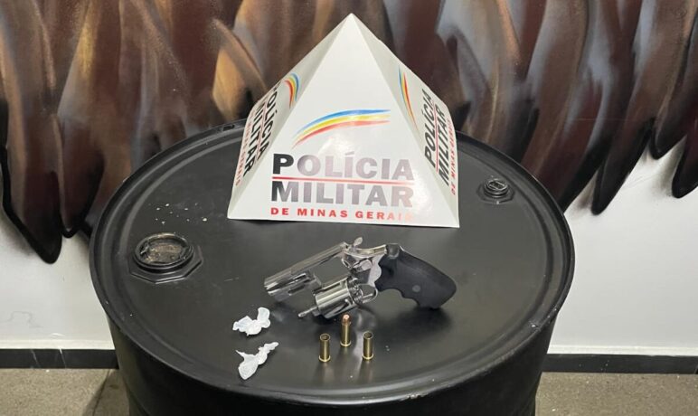 Motorista armado e passageiro com drogas são presos na MG-431, em Itaúna