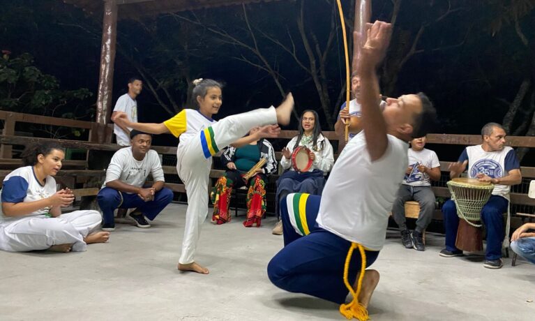 Ginga Itaúna leva capoeira ao “Fim de Férias no Parque” neste sábado, 26