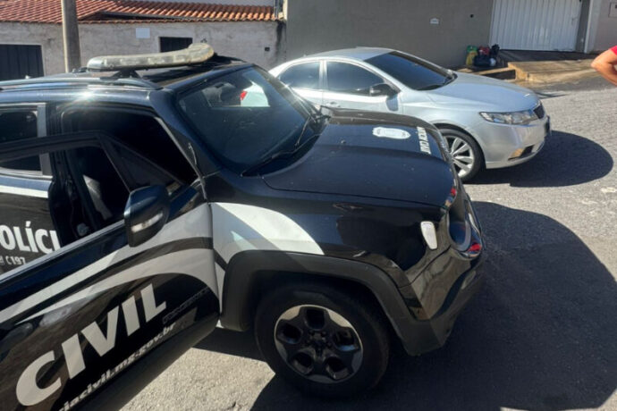 Homem é preso em flagrante e veículo clonado é apreendido pela PCMG em Itaúna