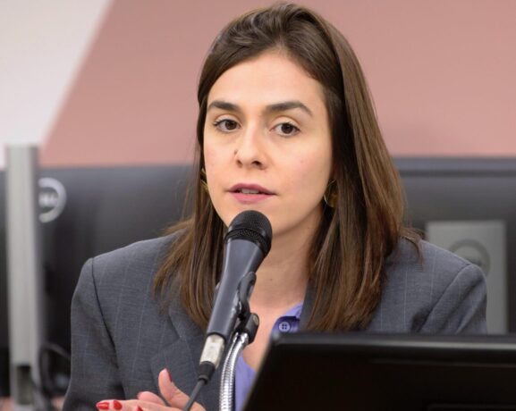 Gabinete da deputada Lohanna realiza ações do Agosto Lilás em Itaúna