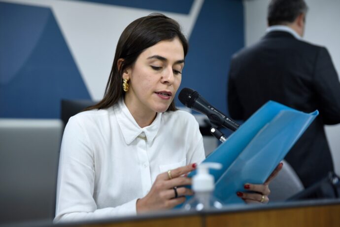 Justiça acata ação da deputada Lohanna contra suspensão de projetos culturais em Minas