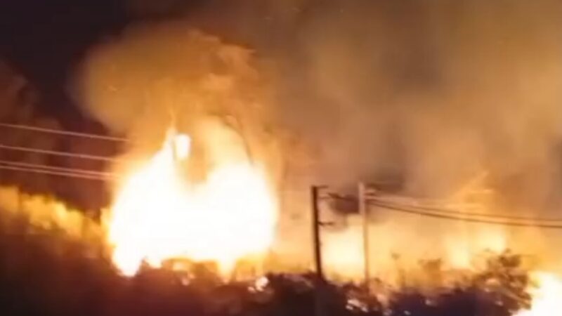 Vídeo: focos de incêndio assustam moradores do bairro Olímpio Moreira, em Itaúna