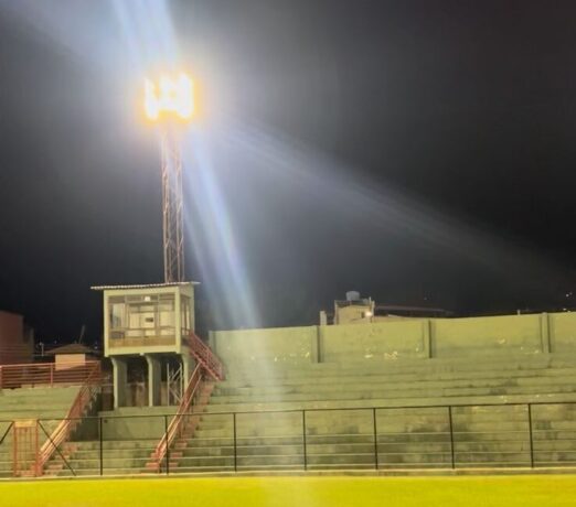 Vídeo: campo José Flávio de Carvalho recebe nova iluminação de LED
