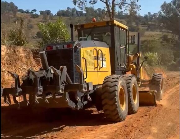 Estrada entre as comunidades rurais de Campos e Cachoeirinha está sendo recuperada