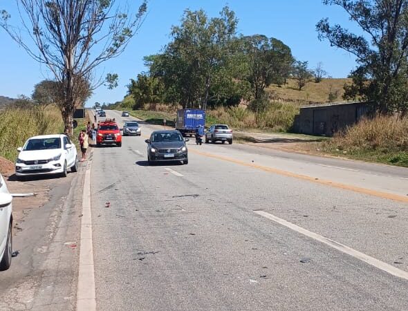 Acidente de colisão na MG 050, perto do pedágio, neste domingo, 10