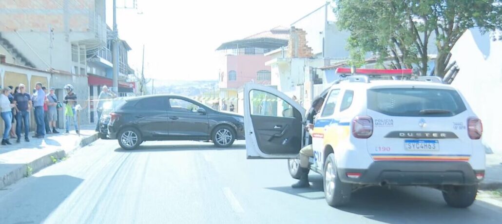 Mulher se confunde com os pedais do carro, atropela e mata marido