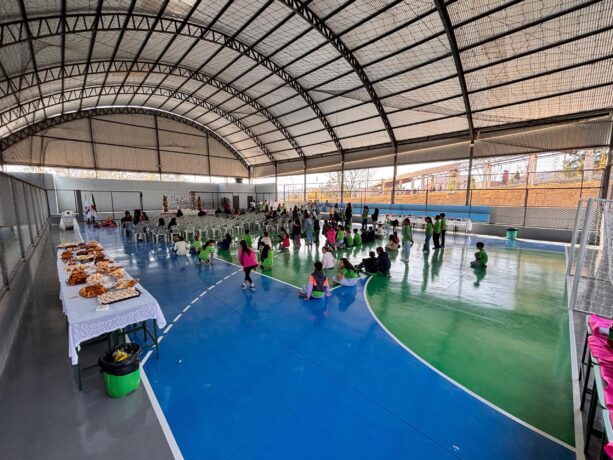 Escola Municipal João Nogueira Penido, de Campos, ganha quadra poliesportiva