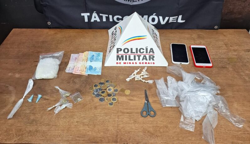 PM cumpre mandado de busca e apreensão em ponto de drogas em Itatiaiuçu e prende dois