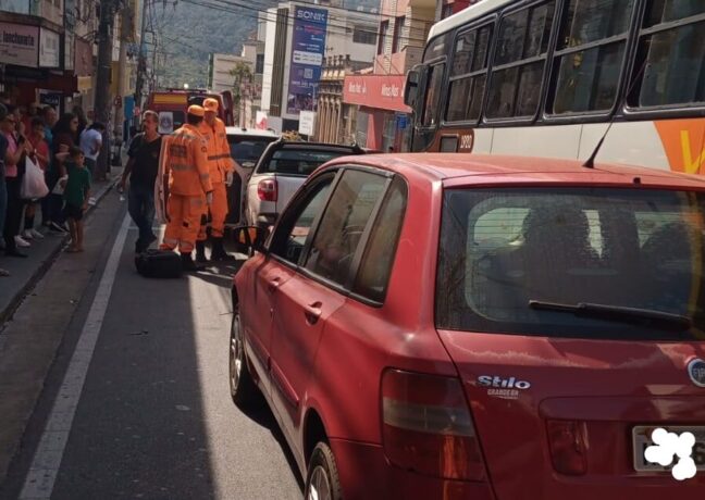 Um homem fica ferido em engavetamento na rua Silva Jardim