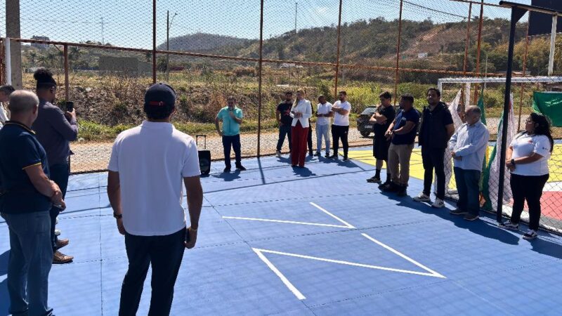 Projeto Minas Urbano revitaliza quadra esportiva do bairro Irmãos Auler