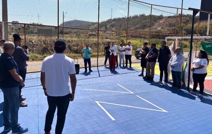 Projeto Minas Urbano revitaliza quadra esportiva do bairro Irmãos Auler