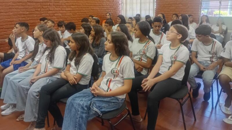Alunos de escolas municipais assistem palestra de meio ambiente promovidas pelo SAAE