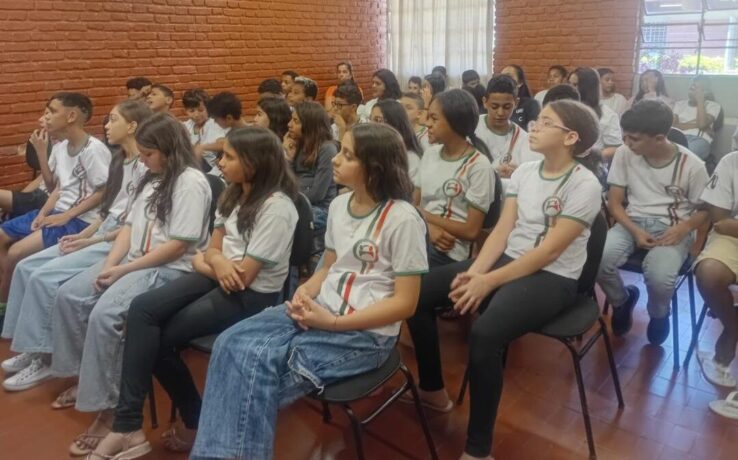 Alunos de escolas municipais assistem palestra de meio ambiente promovidas pelo SAAE