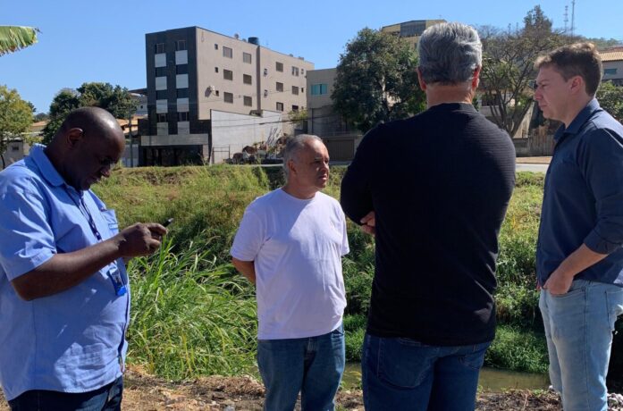 Ponte da Rua Santana será alargada ou duplicada; Codevasf fez medição para a obra