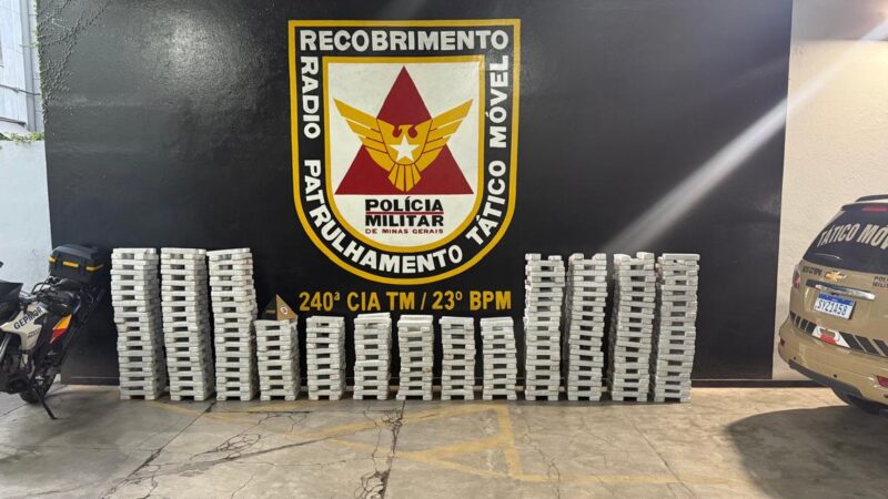 PM apreende 605 kg de maconha trazidos do  Mato Grosso do Sul e prende dois homens na MG-050