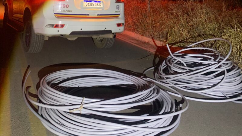 Homem é preso em flagrante furtando fios em instalação da CEMIG na MG 050