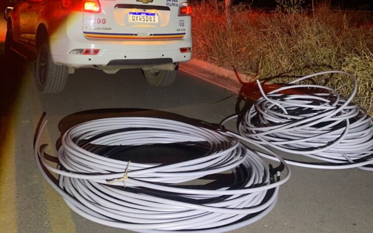 Homem é preso em flagrante furtando fios em instalação da CEMIG na MG 050