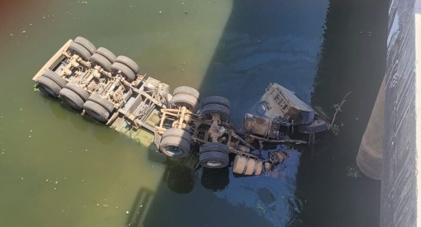 Vídeo: caminhões batem e um deles cai de ponte do Rio Pará, na BR 352, em Pitangui