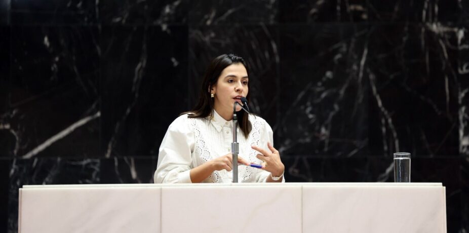 Deputada critica ausência de secretárias em audiência e cobra valorização dos servidores do Sisema