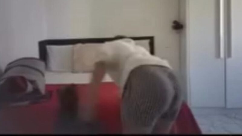 Vídeo: mulher é presa depois de ser gravada batendo e chutando a filha de dois anos