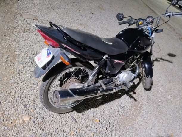 Motociclista é preso depois de possível tentativa de furto a pedestre e fuga