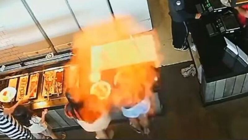 Vídeo: mulher que teve o cabelo incendiado em restaurante terá que fazer enxerto de pele
