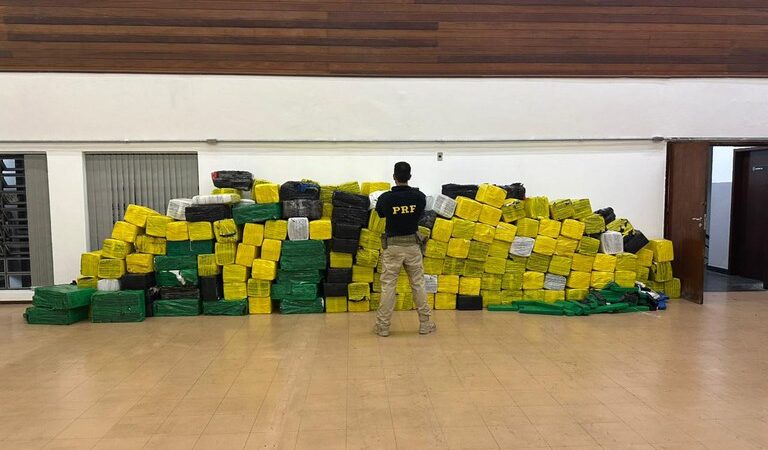 PRF apreende mais de 5 toneladas de maconha na BR 381 em Três Corações, Minas Gerais