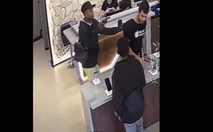 Durante assalto a loja no centro de Itaúna, alarme dispara e suspeitos fogem sem levar nada